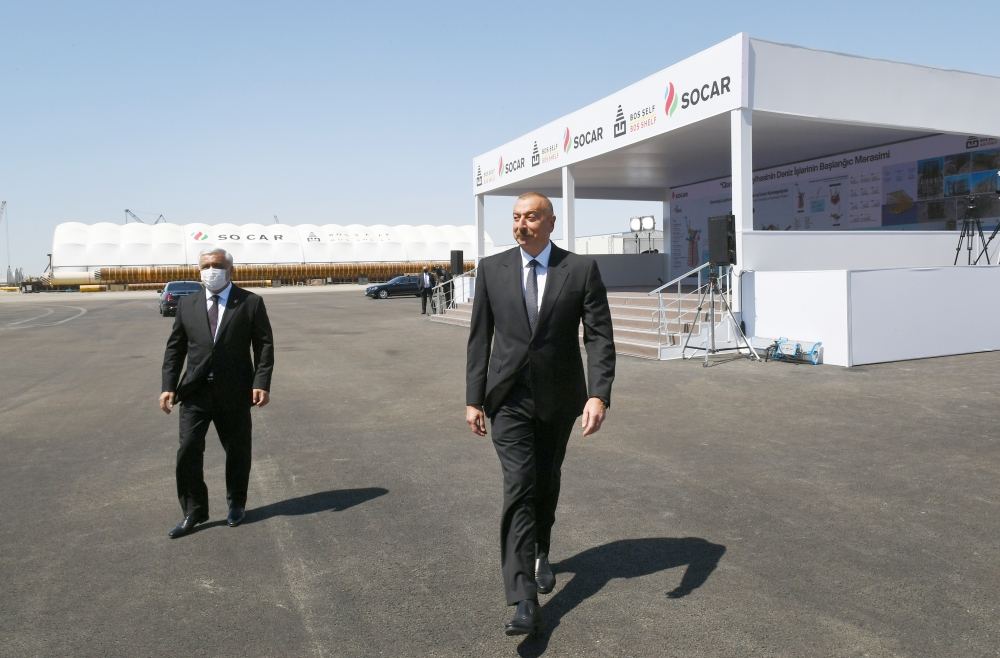 President Ilham Aliyev attends sail away of Garabagh field jacket (PHOTO/VIDEO)