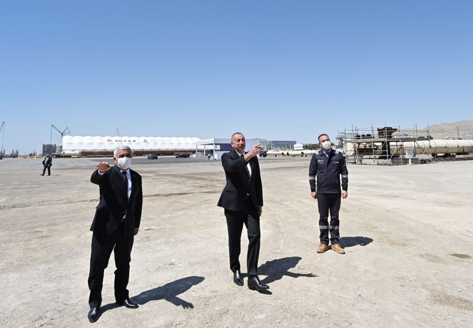 President Ilham Aliyev attends sail away of Garabagh field jacket (PHOTO/VIDEO)