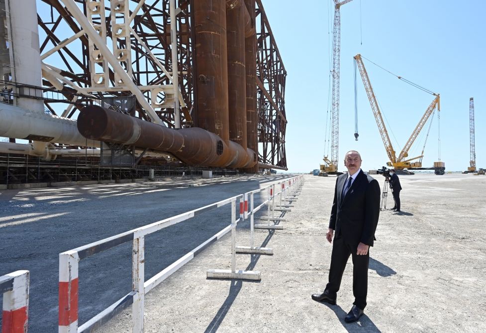 President Ilham Aliyev attends sail away of Garabagh field jacket (PHOTO/VIDEO)