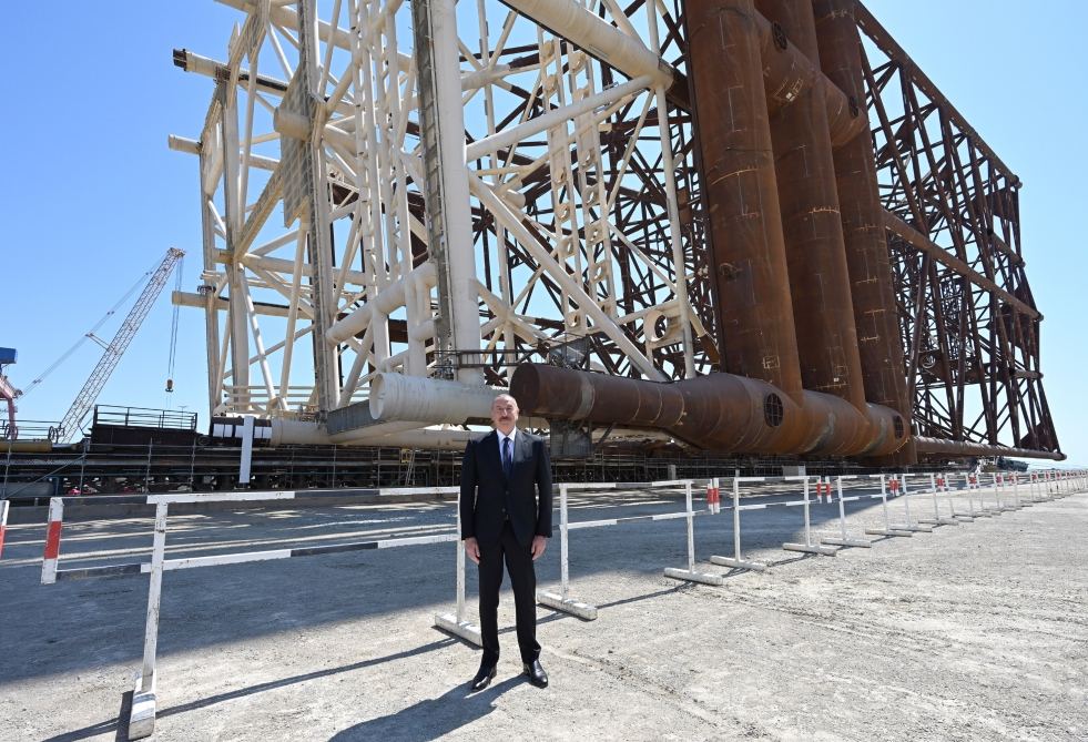 President Ilham Aliyev attends sail away of Garabagh field jacket (PHOTO/VIDEO)