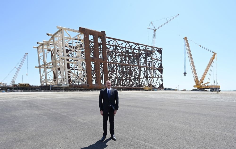 President Ilham Aliyev attends sail away of Garabagh field jacket (PHOTO/VIDEO)