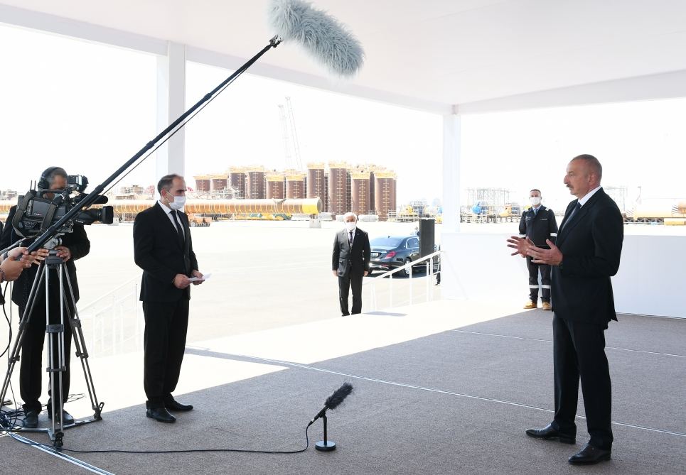 President Ilham Aliyev attends sail away of Garabagh field jacket (PHOTO/VIDEO)