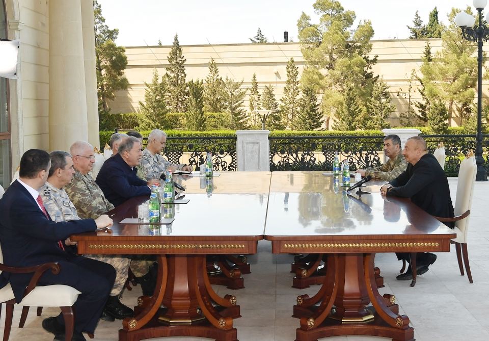 President Ilham Aliyev receives delegation led by Turkish Minister of National Defense (PHOTO/VIDEO)
