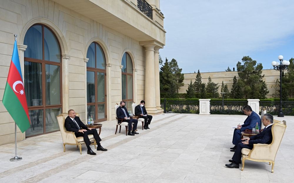President Ilham Aliyev received credentials of incoming Uzbek ambassador (PHOTO)