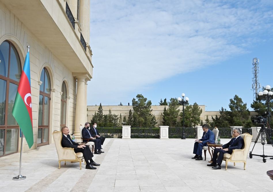 President Ilham Aliyev received credentials of incoming Uzbek ambassador (PHOTO)