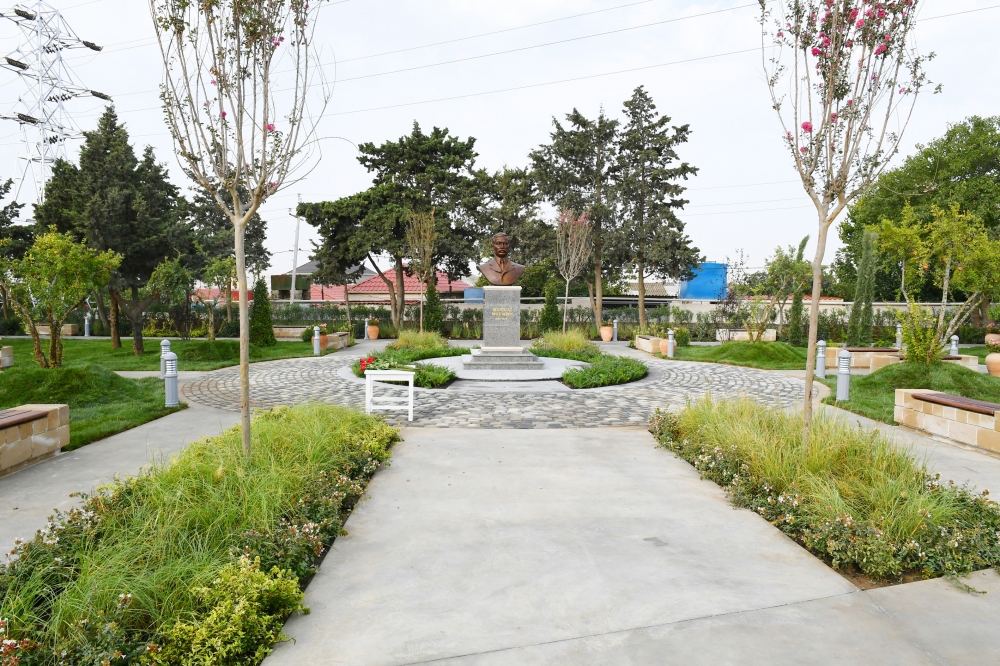 President Ilham Aliyev views conditions created in park named after Murtuza Mukhtarov in Amirjan (PHOTO)