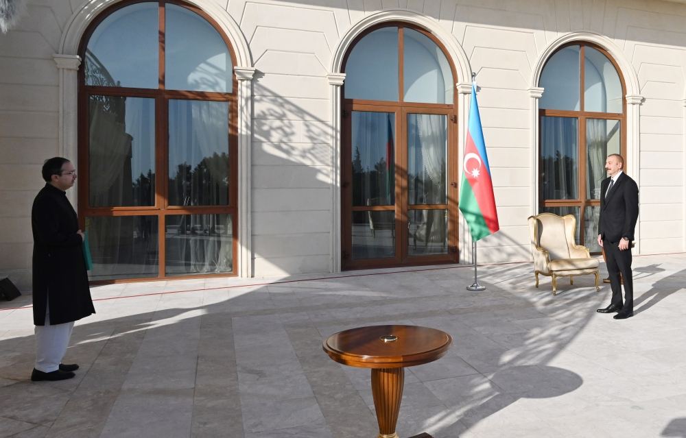 President Ilham Aliyev receives credentials of incoming Pakistani ambassador (PHOTO)