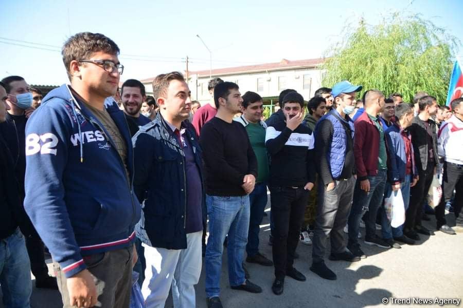 Azerbaijani State Service for Mobilization and Conscription sends hundreds of young volunteers to front (PHOTO)
