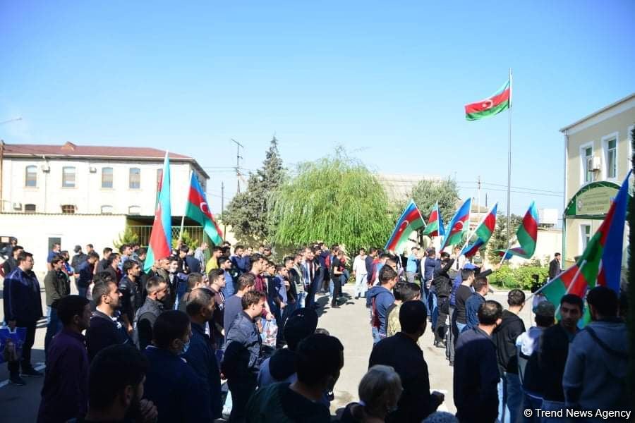 Azerbaijani State Service for Mobilization and Conscription sends hundreds of young volunteers to front (PHOTO)