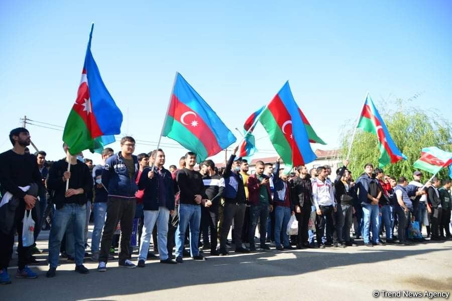 Azerbaijani State Service for Mobilization and Conscription sends hundreds of young volunteers to front (PHOTO)
