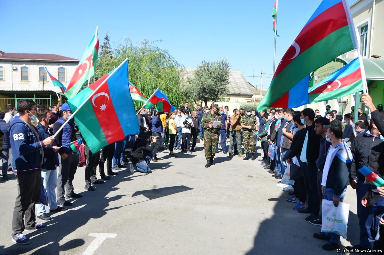 Azerbaijani State Service for Mobilization and Conscription sends hundreds of young volunteers to front (PHOTO)