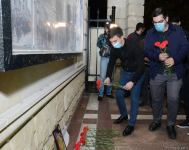 Teenagers honor memory of Russian citizen who died as result of Ganja shelling by Armenian Armed Forces (PHOTO)