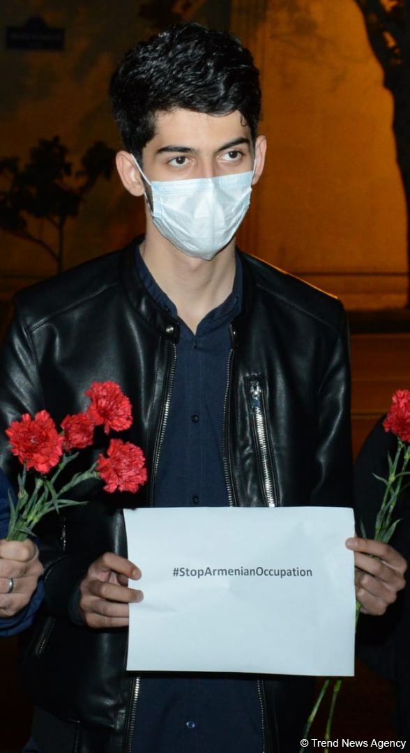 Teenagers honor memory of Russian citizen who died as result of Ganja shelling by Armenian Armed Forces (PHOTO)