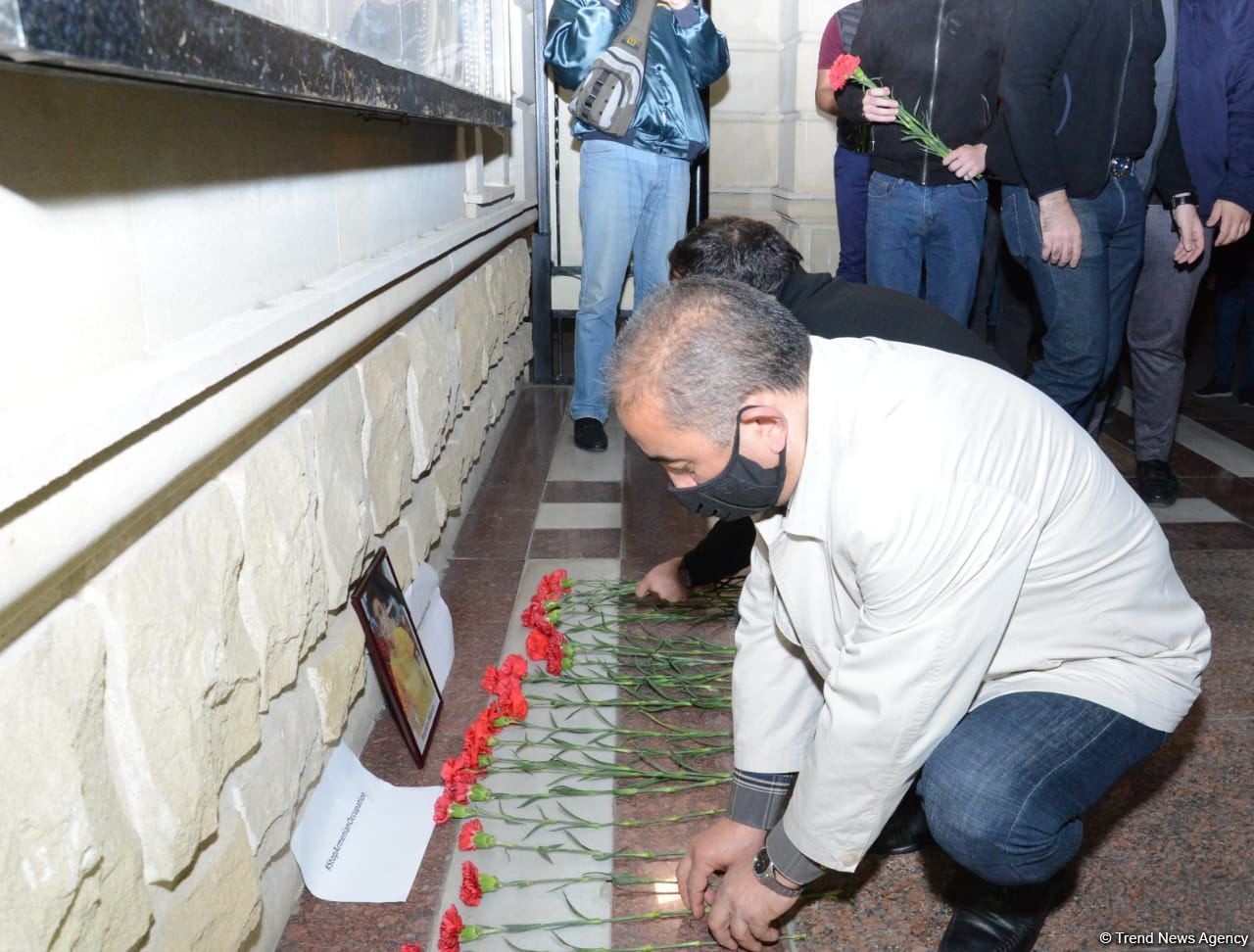 Teenagers honor memory of Russian citizen who died as result of Ganja shelling by Armenian Armed Forces (PHOTO)