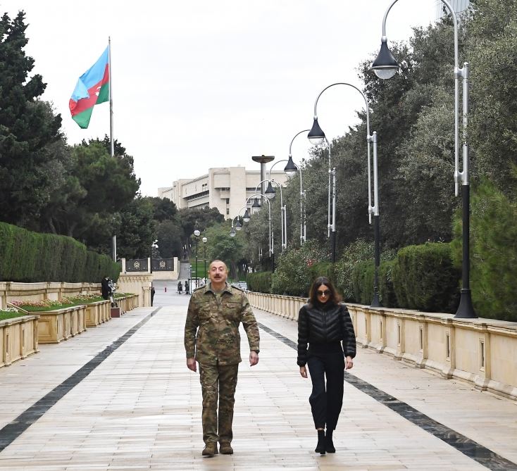 President Ilham Aliyev, first lady Mehriban Aliyeva visited Alley of Honors and Alley of Martyrs (PHOTO/VIDEO)