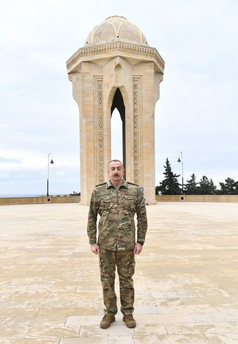 President Ilham Aliyev, first lady Mehriban Aliyeva visited Alley of Honors and Alley of Martyrs (PHOTO/VIDEO)