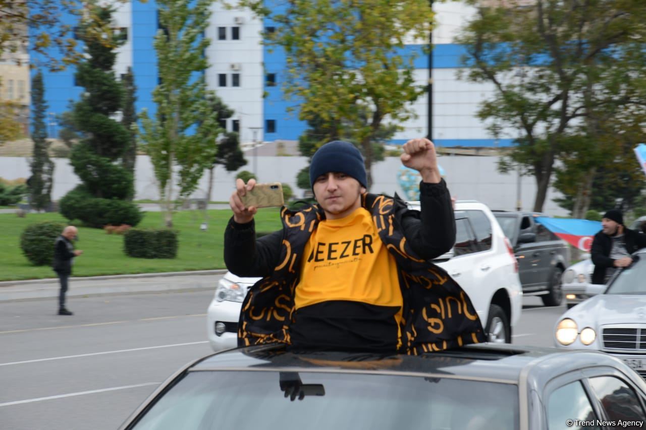 Victory joy in Baku, population celebrates liberation of Shusha with great enthusiasm (PHOTO/VIDEO)