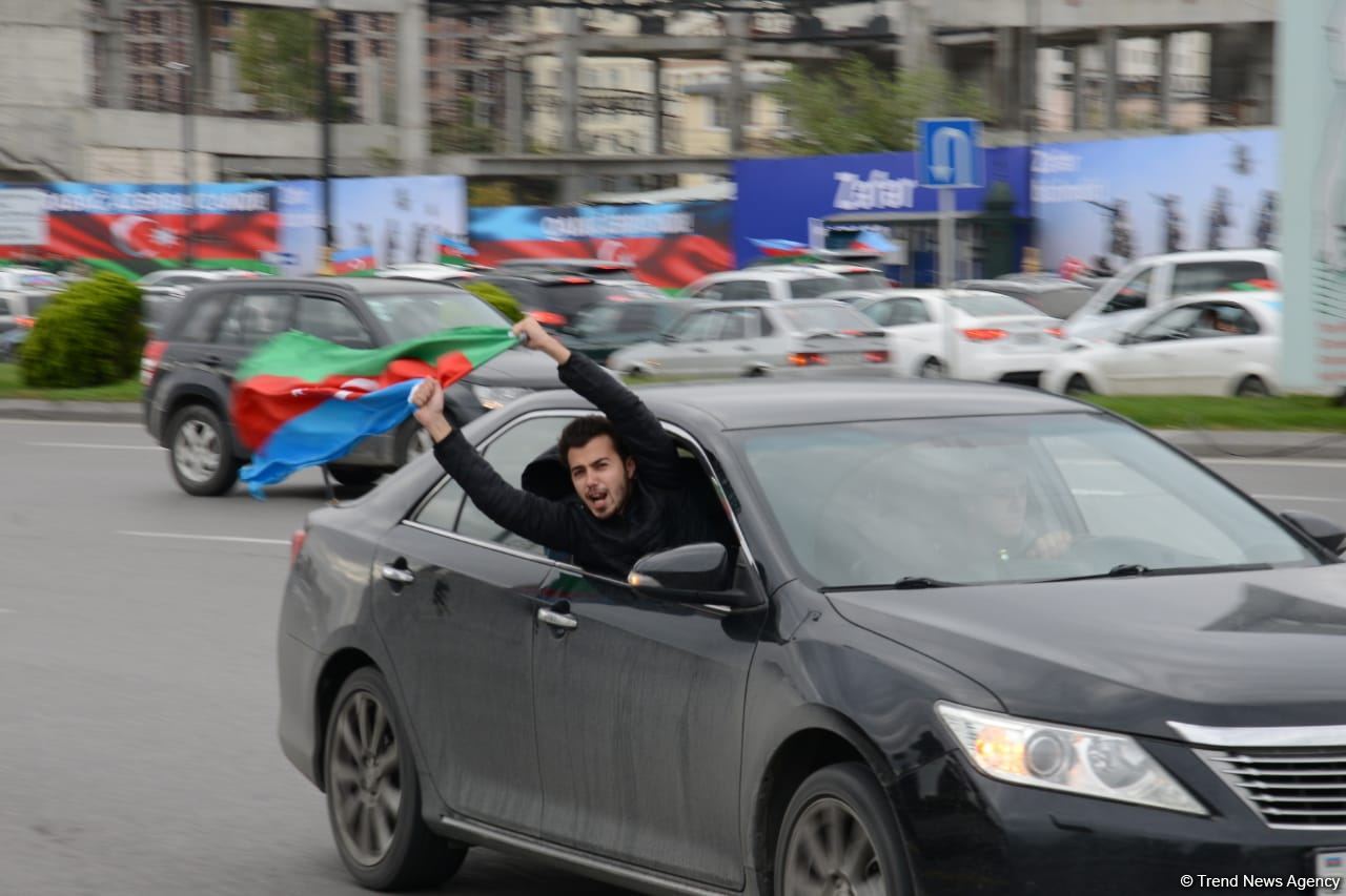 Victory joy in Baku, population celebrates liberation of Shusha with great enthusiasm (PHOTO/VIDEO)