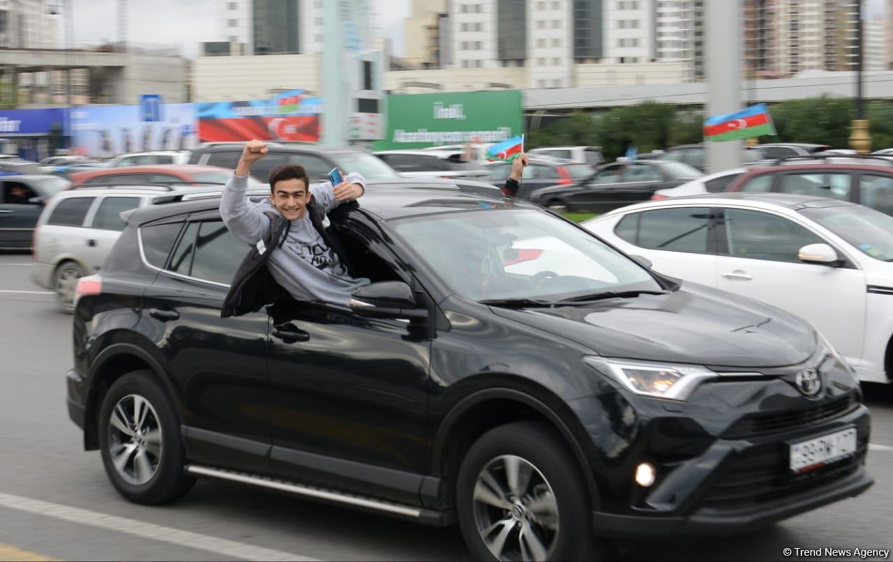 Victory joy in Baku, population celebrates liberation of Shusha with great enthusiasm (PHOTO/VIDEO)