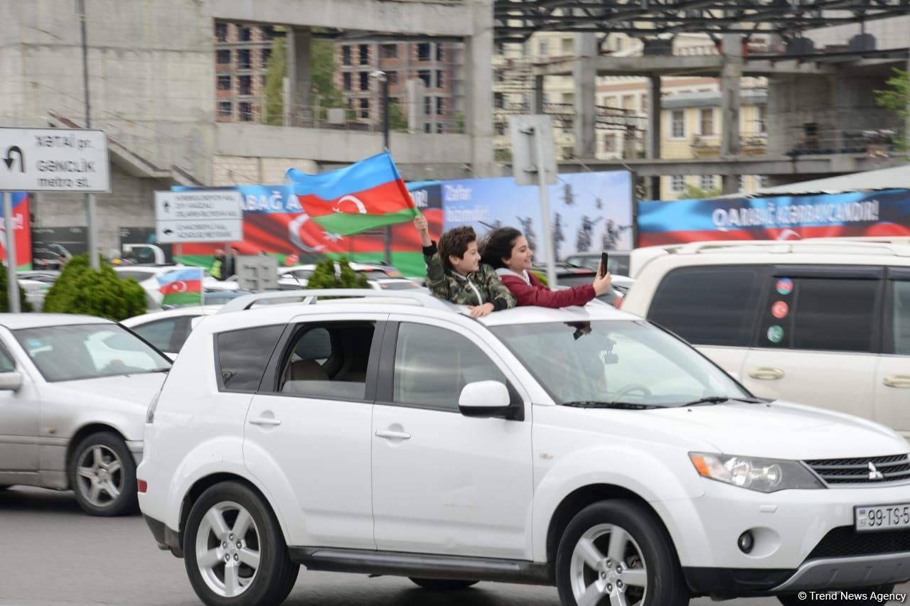 Victory joy in Baku, population celebrates liberation of Shusha with great enthusiasm (PHOTO/VIDEO)