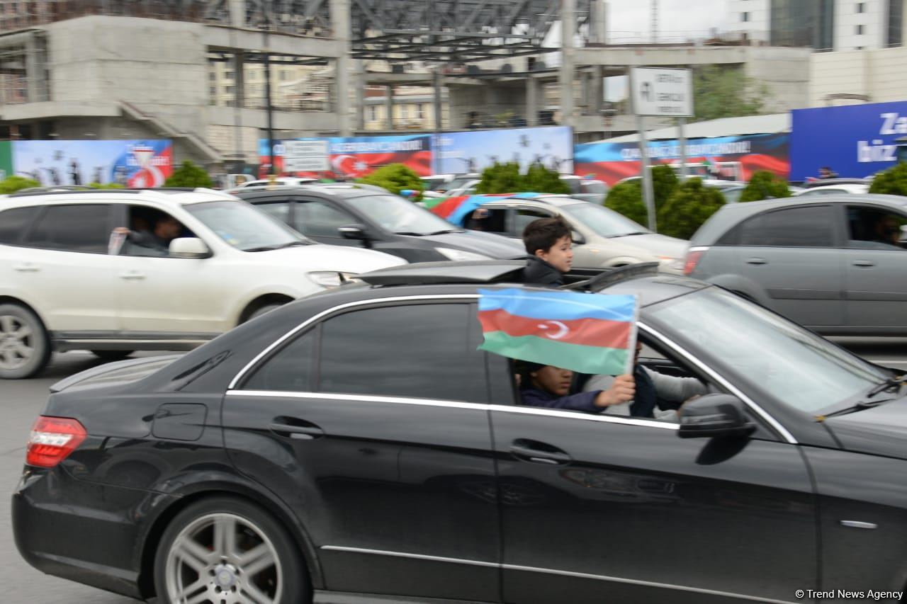 Victory joy in Baku, population celebrates liberation of Shusha with great enthusiasm (PHOTO/VIDEO)
