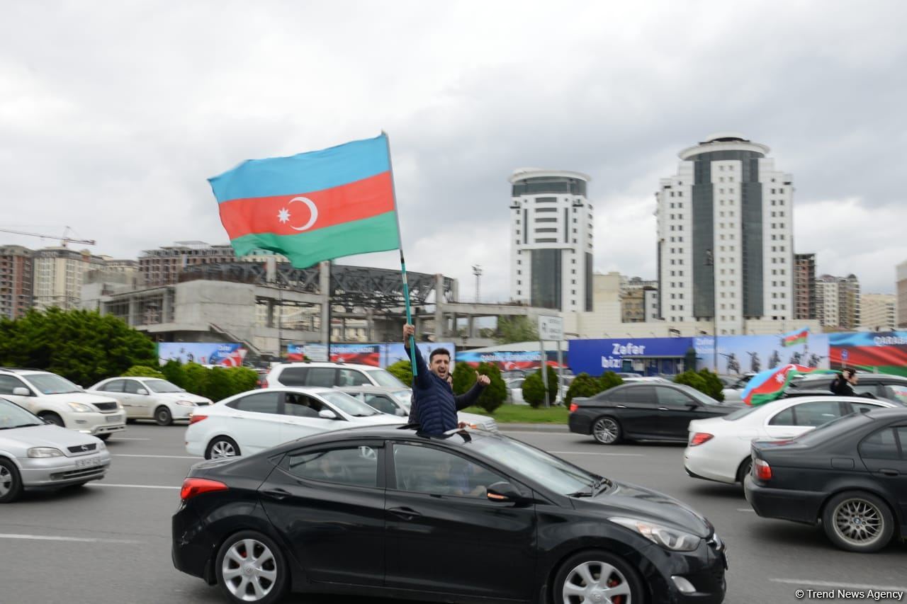 Victory joy in Baku, population celebrates liberation of Shusha with great enthusiasm (PHOTO/VIDEO)
