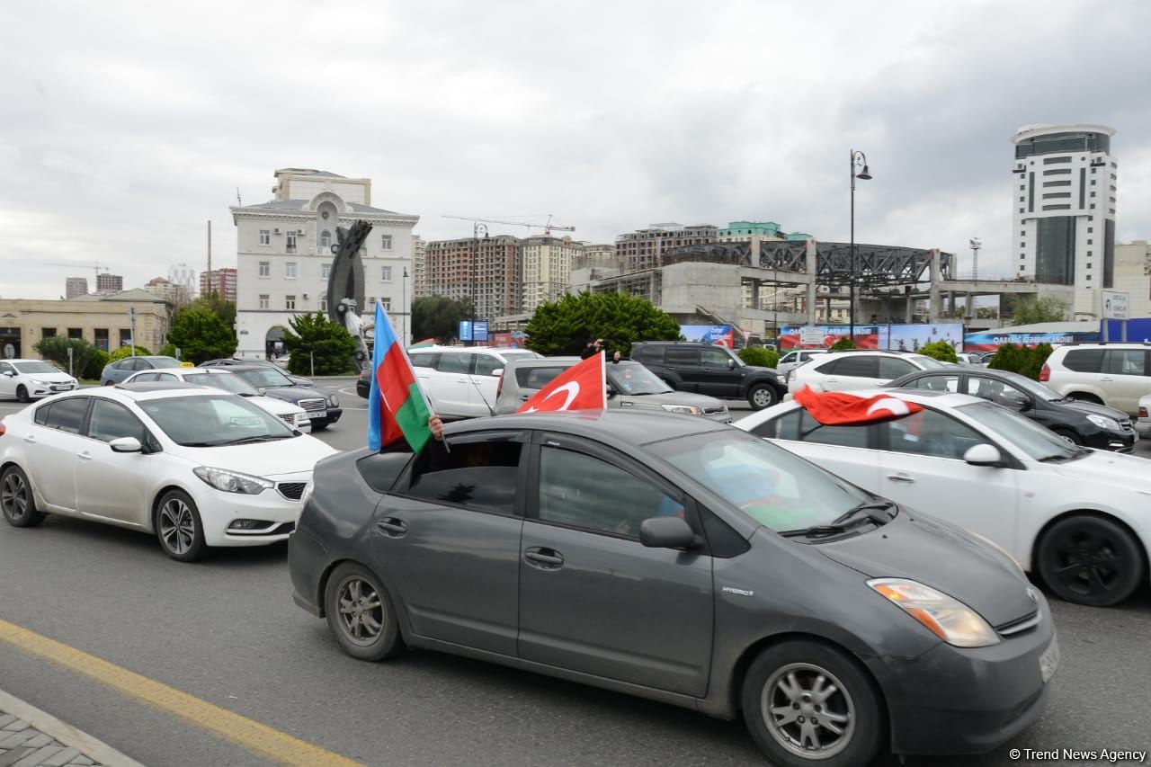Victory joy in Baku, population celebrates liberation of Shusha with great enthusiasm (PHOTO/VIDEO)