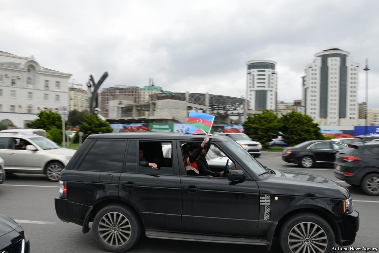 Victory joy in Baku, population celebrates liberation of Shusha with great enthusiasm (PHOTO/VIDEO)