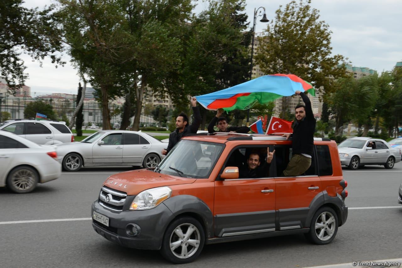 Victory joy in Baku, population celebrates liberation of Shusha with great enthusiasm (PHOTO/VIDEO)