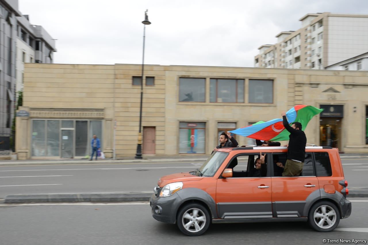 Victory joy in Baku, population celebrates liberation of Shusha with great enthusiasm (PHOTO/VIDEO)