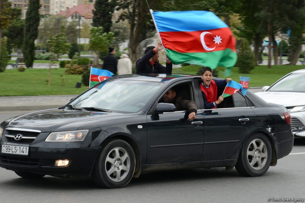 Victory joy in Baku, population celebrates liberation of Shusha with great enthusiasm (PHOTO/VIDEO)