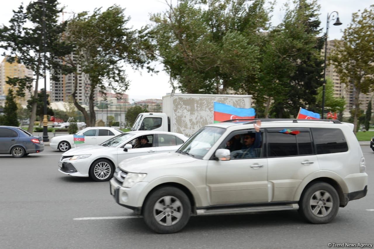 Victory joy in Baku, population celebrates liberation of Shusha with great enthusiasm (PHOTO/VIDEO)