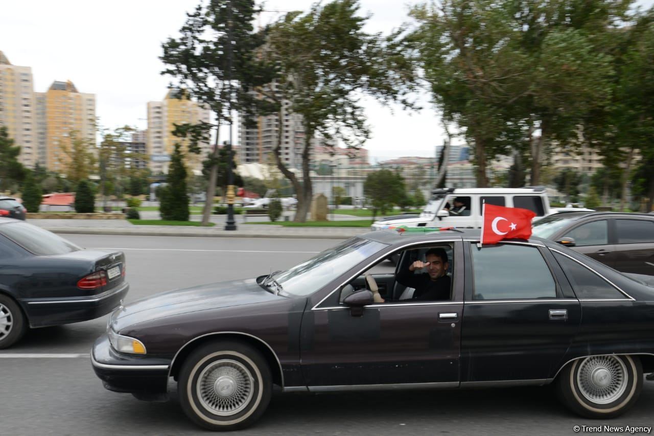 Victory joy in Baku, population celebrates liberation of Shusha with great enthusiasm (PHOTO/VIDEO)