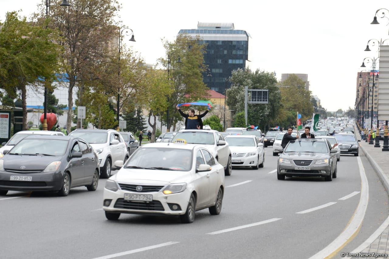 Victory joy in Baku, population celebrates liberation of Shusha with great enthusiasm (PHOTO/VIDEO)