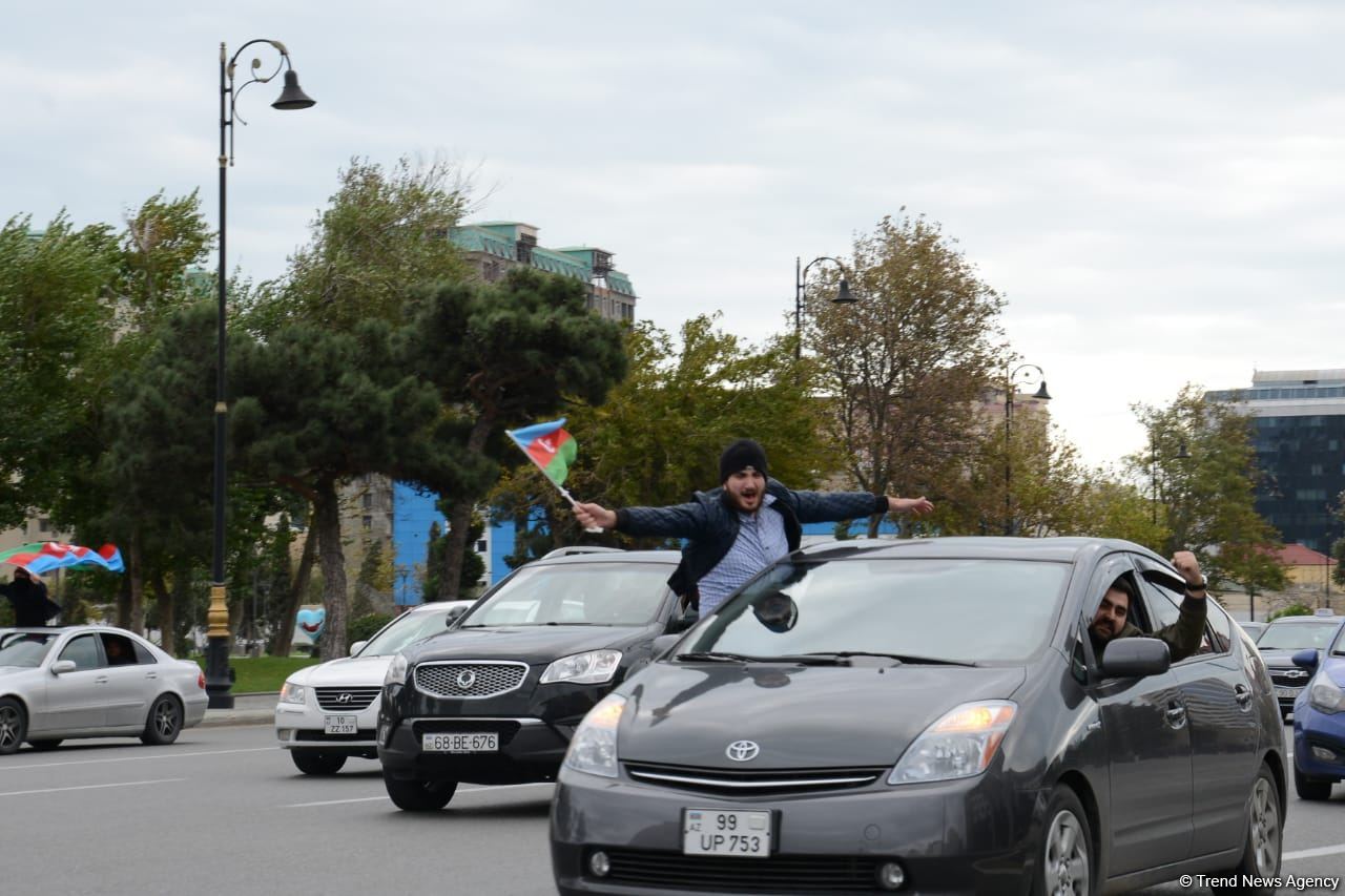 Victory joy in Baku, population celebrates liberation of Shusha with great enthusiasm (PHOTO/VIDEO)