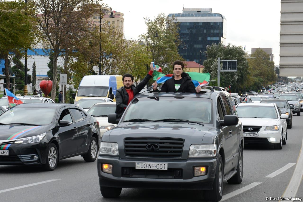 Victory joy in Baku, population celebrates liberation of Shusha with great enthusiasm (PHOTO/VIDEO)