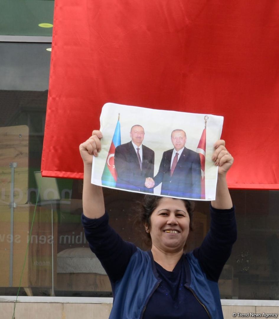 Victory joy in Baku, population celebrates liberation of Shusha with great enthusiasm (PHOTO/VIDEO)