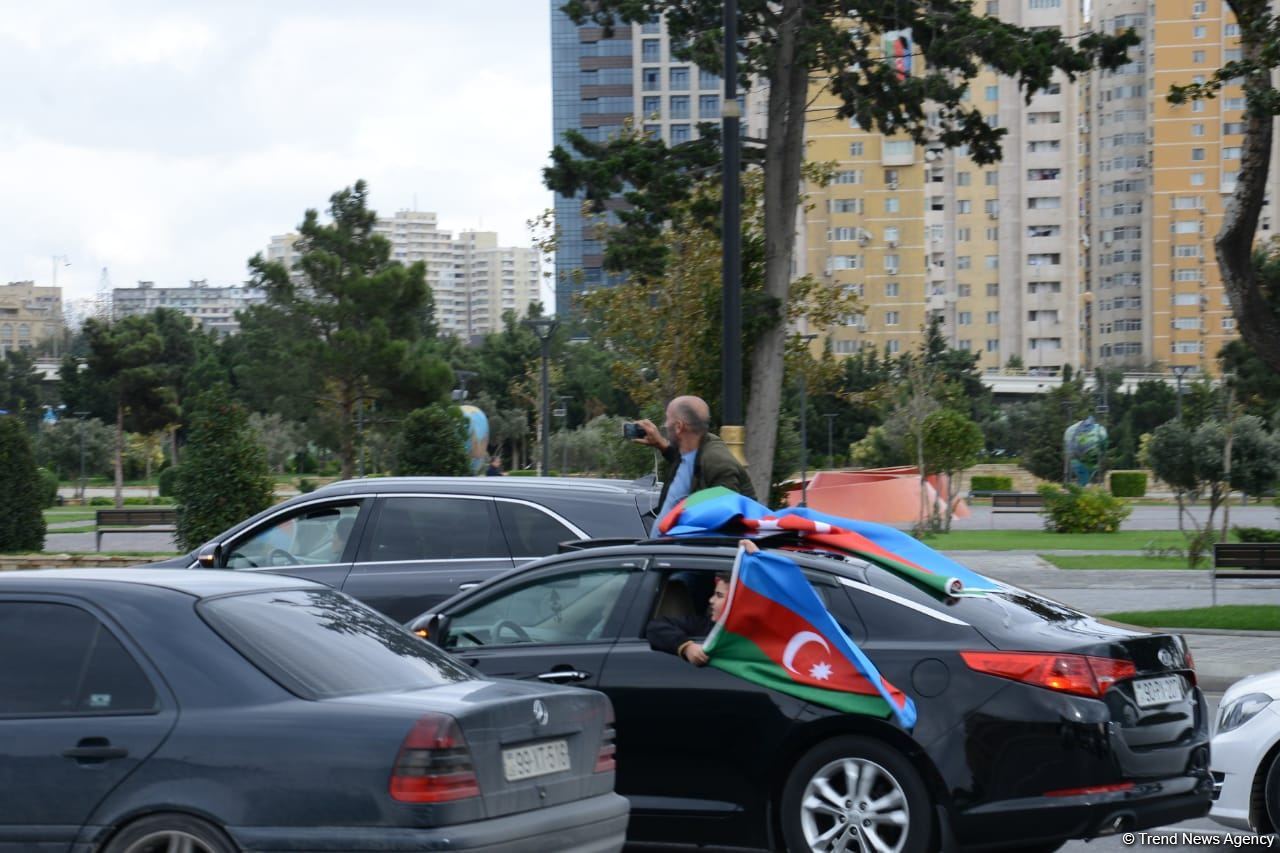 Victory joy in Baku, population celebrates liberation of Shusha with great enthusiasm (PHOTO/VIDEO)