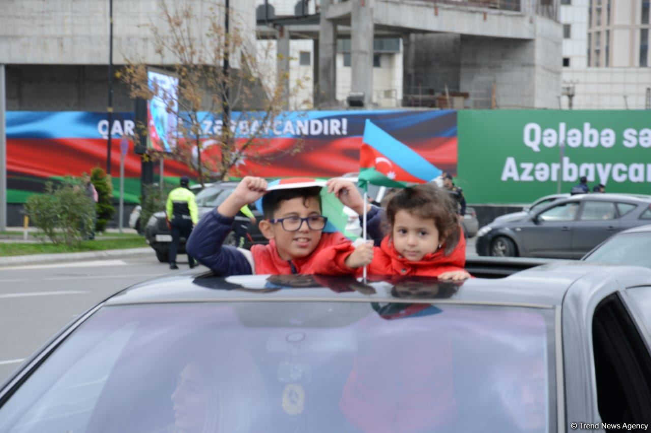 Victory joy in Baku, population celebrates liberation of Shusha with great enthusiasm (PHOTO/VIDEO)