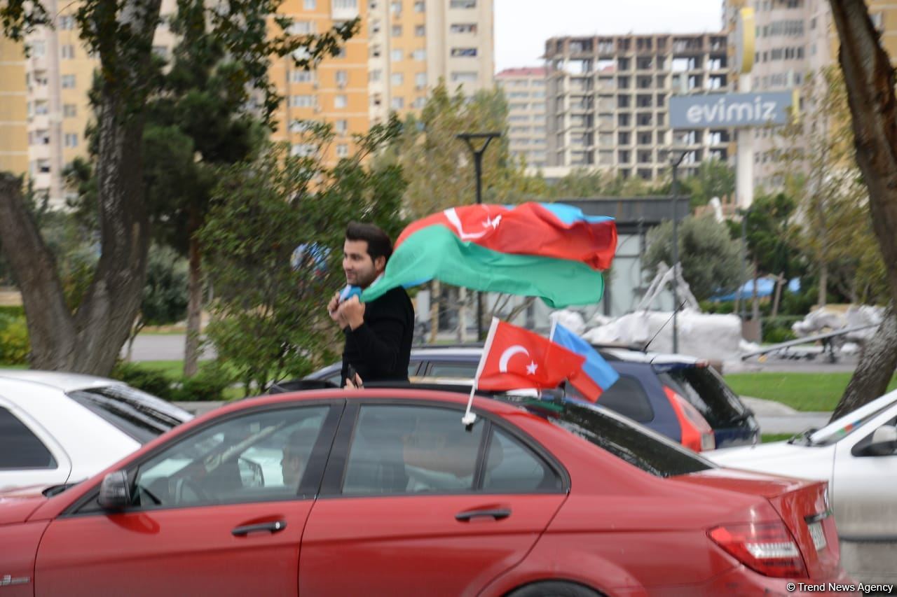 Victory joy in Baku, population celebrates liberation of Shusha with great enthusiasm (PHOTO/VIDEO)
