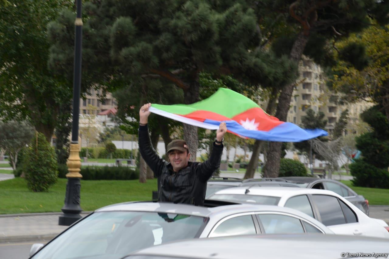 Victory joy in Baku, population celebrates liberation of Shusha with great enthusiasm (PHOTO/VIDEO)