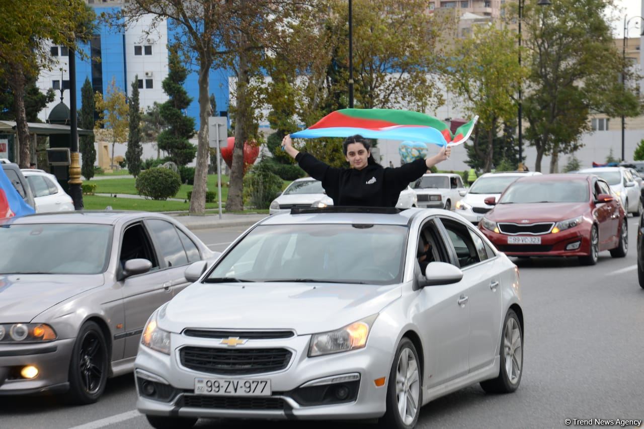 Victory joy in Baku, population celebrates liberation of Shusha with great enthusiasm (PHOTO/VIDEO)