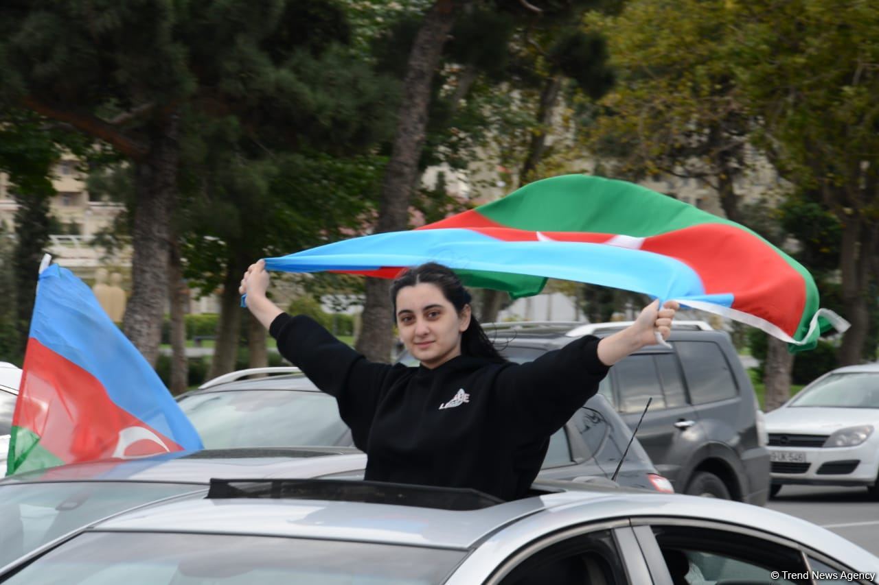 Victory joy in Baku, population celebrates liberation of Shusha with great enthusiasm (PHOTO/VIDEO)