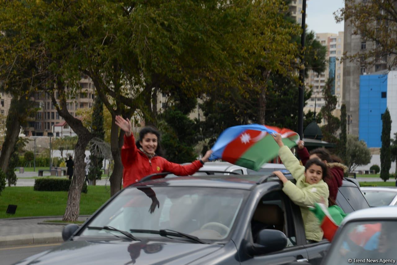 Victory joy in Baku, population celebrates liberation of Shusha with great enthusiasm (PHOTO/VIDEO)