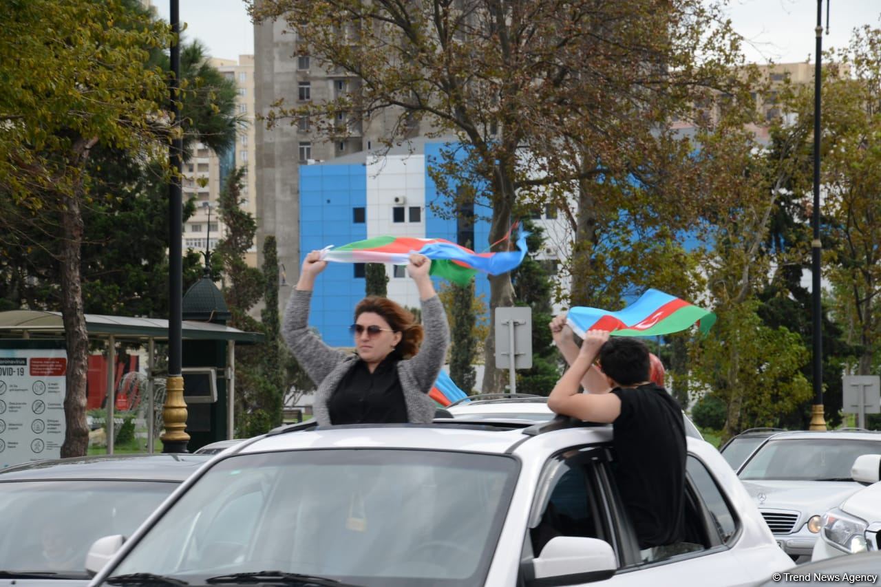 Victory joy in Baku, population celebrates liberation of Shusha with great enthusiasm (PHOTO/VIDEO)