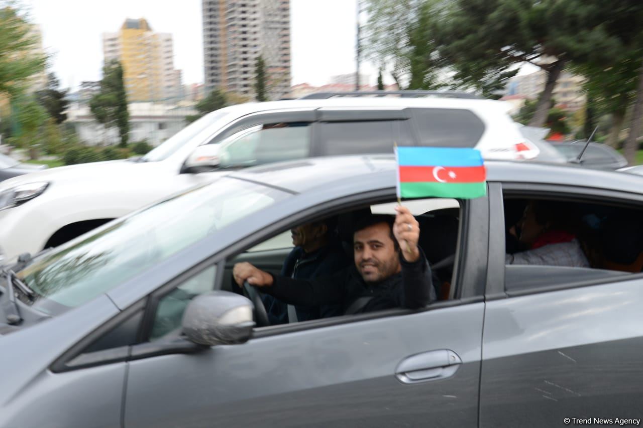 Victory joy in Baku, population celebrates liberation of Shusha with great enthusiasm (PHOTO/VIDEO)