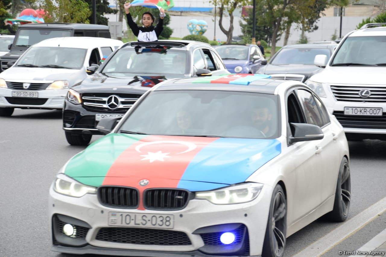 Victory joy in Baku, population celebrates liberation of Shusha with great enthusiasm (PHOTO/VIDEO)