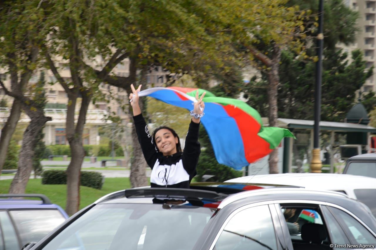 Victory joy in Baku, population celebrates liberation of Shusha with great enthusiasm (PHOTO/VIDEO)