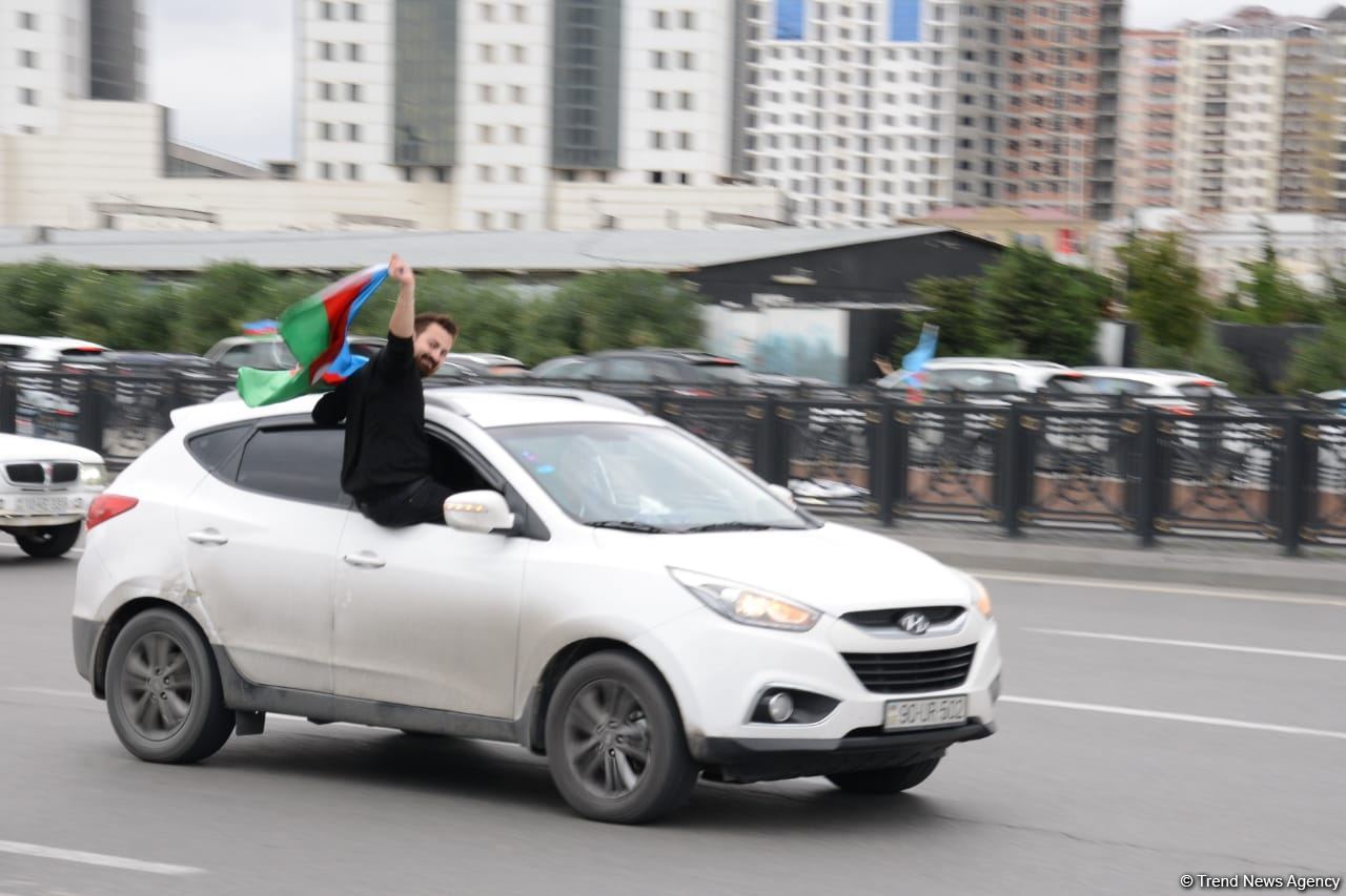 Victory joy in Baku, population celebrates liberation of Shusha with great enthusiasm (PHOTO/VIDEO)