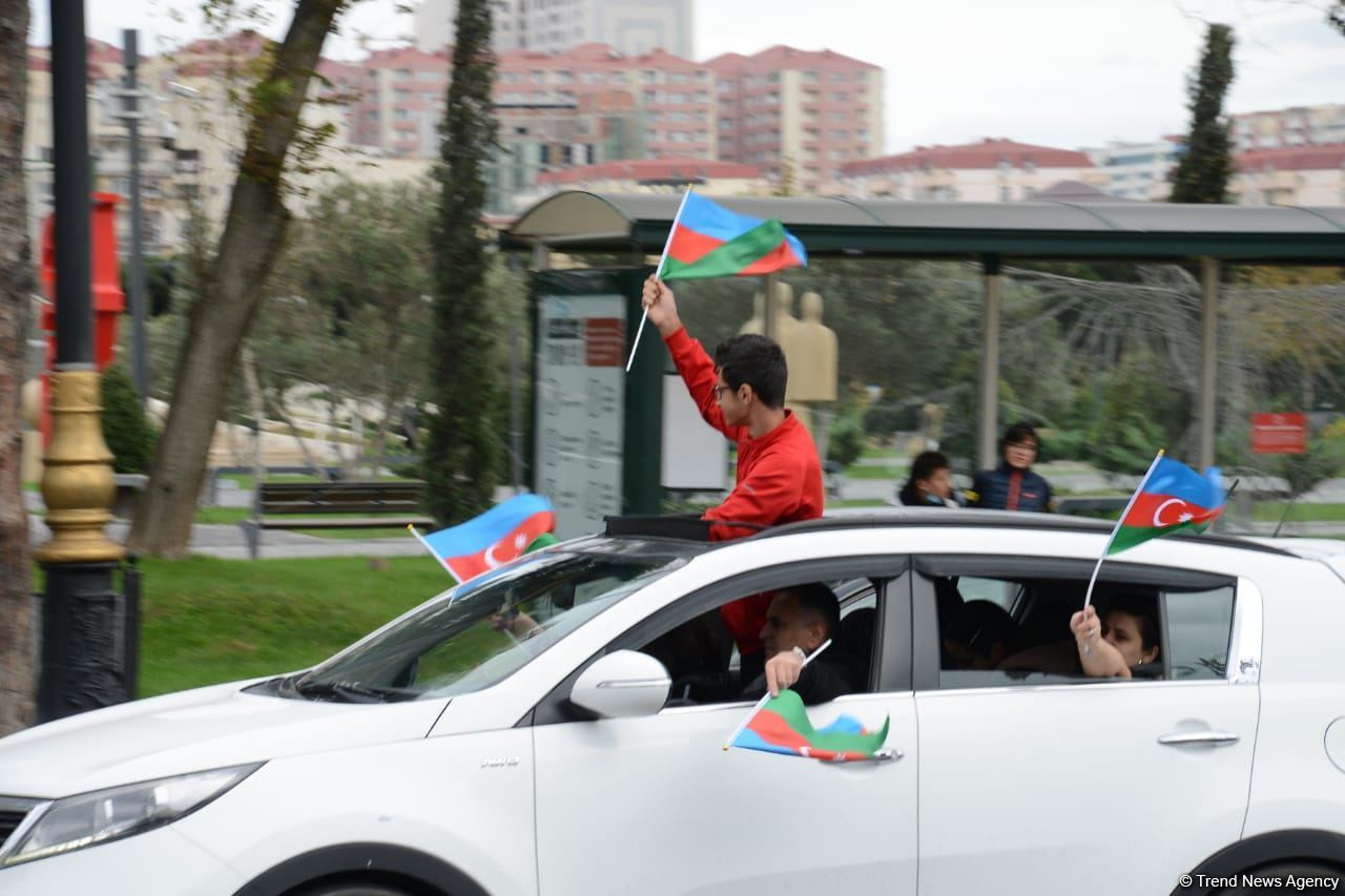 Victory joy in Baku, population celebrates liberation of Shusha with great enthusiasm (PHOTO/VIDEO)